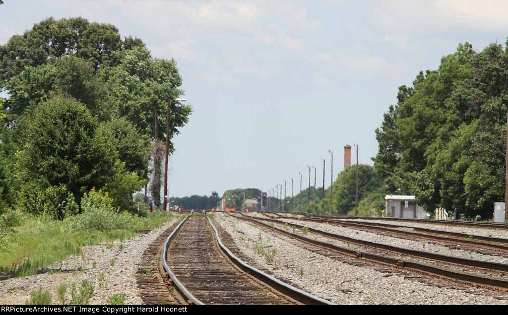 It is rare to see Pomona yard this empty!